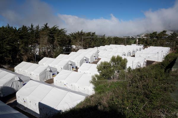 Concluye la apertura de los campamentos para acoger inmigrantes en Canarias