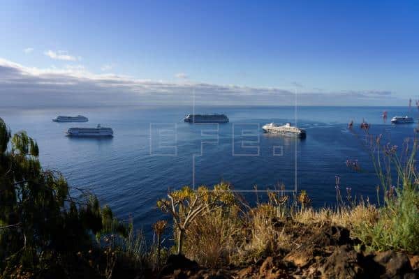 Canarias, refugio de cruceros a la espera de que escampe