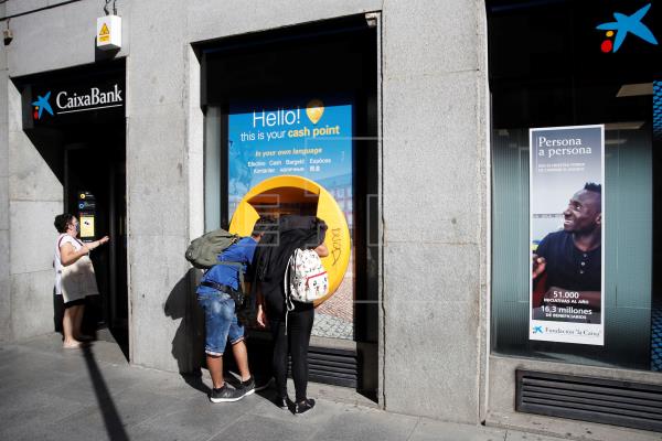 UGT de Canarias tacha de “salvajada” el plan de despidos en Caixabank, que aboca al conflicto laboral