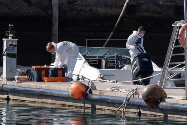La Guardia Civil halla restos de sangre en el barco del padre desaparecido con sus hijas en Tenerife