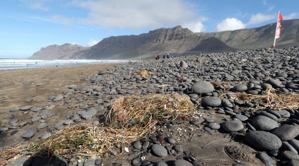 La “sopa de plástico” tiene un kilómetro de espesor en el mar que rodea Canarias