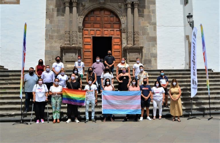 Love Festival logra reunir a los colectivos LGTBIQ+ de Canarias para debatir y exponer la realidad a la que cada día se enfrentan