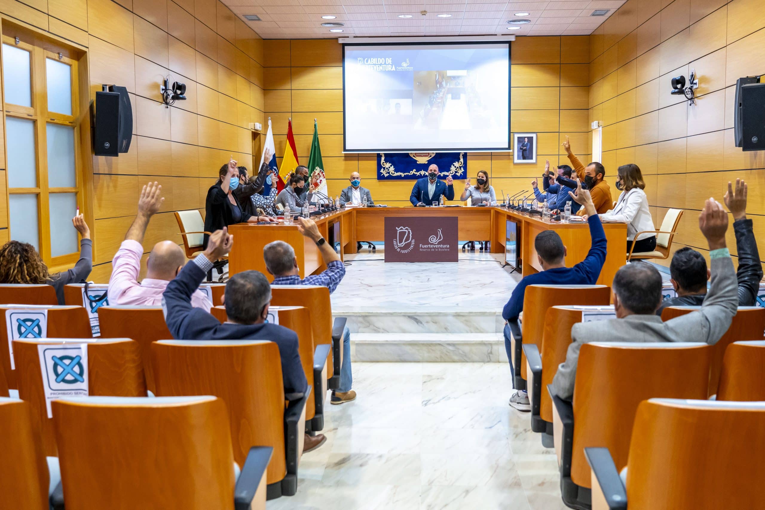 En este momento estás viendo El Pleno del Cabildo de Fuerteventura aprueba por unanimidad destinar 740.000 euros a La Palma