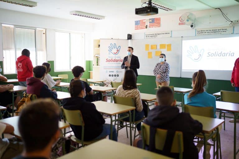 Lee más sobre el artículo El Cabildo de Tenerife sensibiliza a alumnado de bachillerato sobre la realidad de la migración en la isla
