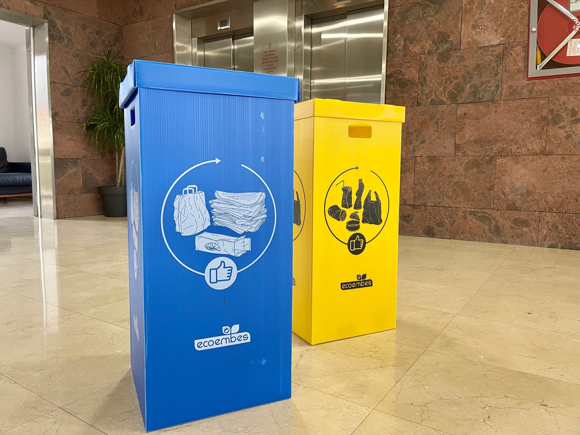 El Cabildo de La Gomera distribuye más de un centenar de contenedores de reciclaje en edificios públicos 