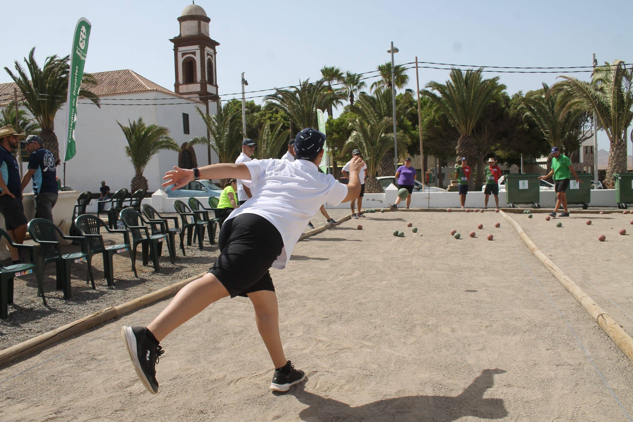 El I Torneo Bola Canaria Municipio de Antigua reúne 70 jugadores y jugadoras de la isla