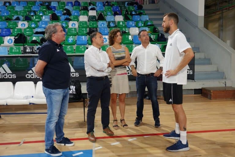 Lee más sobre el artículo Santa Cruz retoma con éxito de participación el campamento de baloncesto de Sergio Rodríguez