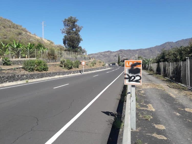 El Cabildo de La Palma extremará la vigilancia ante la proliferación de pintadas en las señales de tráfico de la red viaria insular 