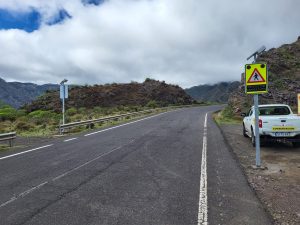 El Cabildo de La Gomera inicia la instalación de nueva señalética inteligente en las carreteras de la isla