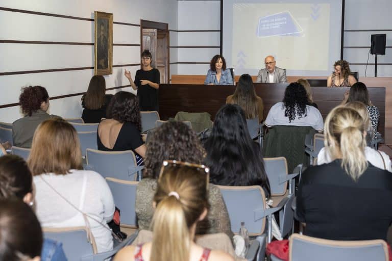 Lee más sobre el artículo La Consejería de Igualdad y el Ateneo de Las Palmas reflexionan sobre la figura de la mujer en la comunicación y la difusión cultural 