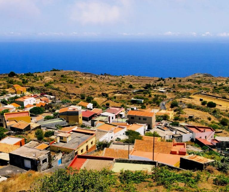 Lee más sobre el artículo Canarias incentiva la rehabilitación energética de edificios en municipios con menos de 5.000 habitantes