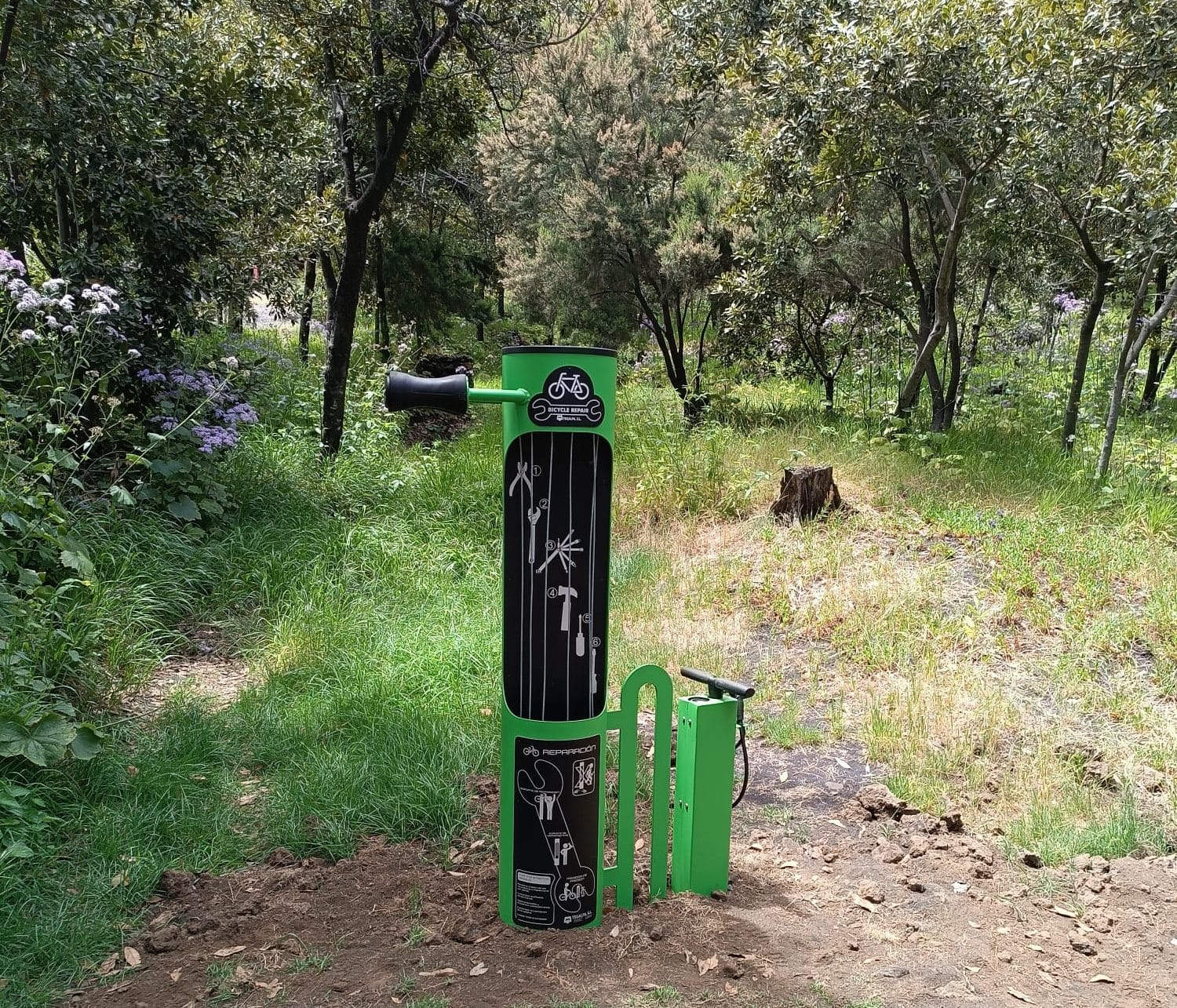 En este momento estás viendo Medio Ambiente de La Palma instala cuatro estaciones de reparación rápida para bicicletas en los montes de la Isla