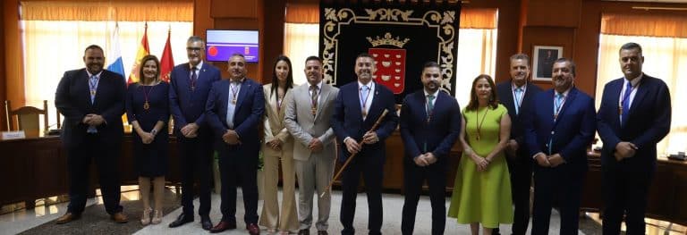 Lee más sobre el artículo Oswaldo Betancort, presidente del Cabildo de Lanzarote, decreta el reparto de áreas del nuevo Gobierno insular