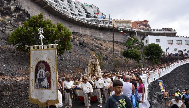 Lee más sobre el artículo Puerto de Santiago celebró su tradicional embarcación de la Virgen del Carmen