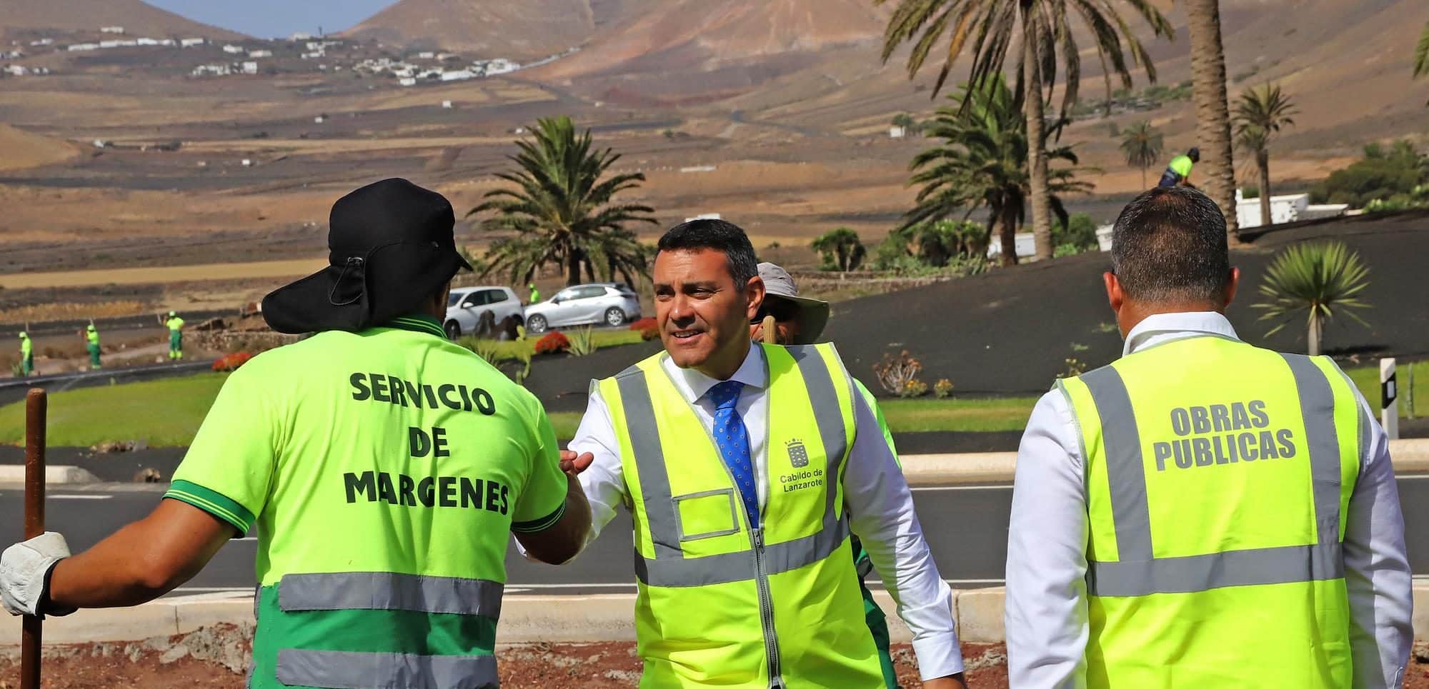 En este momento estás viendo El Cabildo de Lanzarote inicia un plan de choque para la limpieza y el adecentamiento de los márgenes de las carreteras