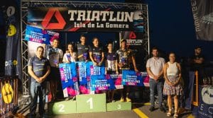 Lee más sobre el artículo Ricardo Hernández y Raquel Arostegui se alzan con la victoria del Triatlón Isla de La Gomera 2023
