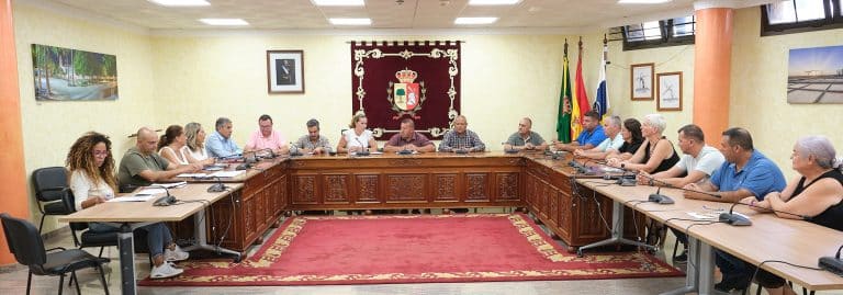 Lee más sobre el artículo Cabildo de Fuerteventura y Ayuntamiento de Antigua se comprometen a trabajar en proyectos clave para el municipio  