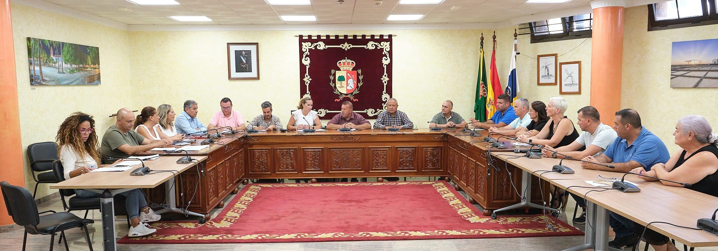 En este momento estás viendo Cabildo de Fuerteventura y Ayuntamiento de Antigua se comprometen a trabajar en proyectos clave para el municipio  