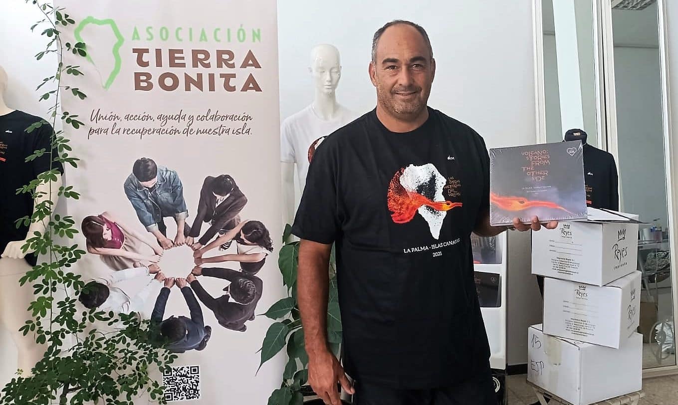En este momento estás viendo Tierra Bonita dona más de 600 libros de ‘Las otras historias del volcán’ a una decena de asociaciones  de La Palma para que obtengan fondos con su venta